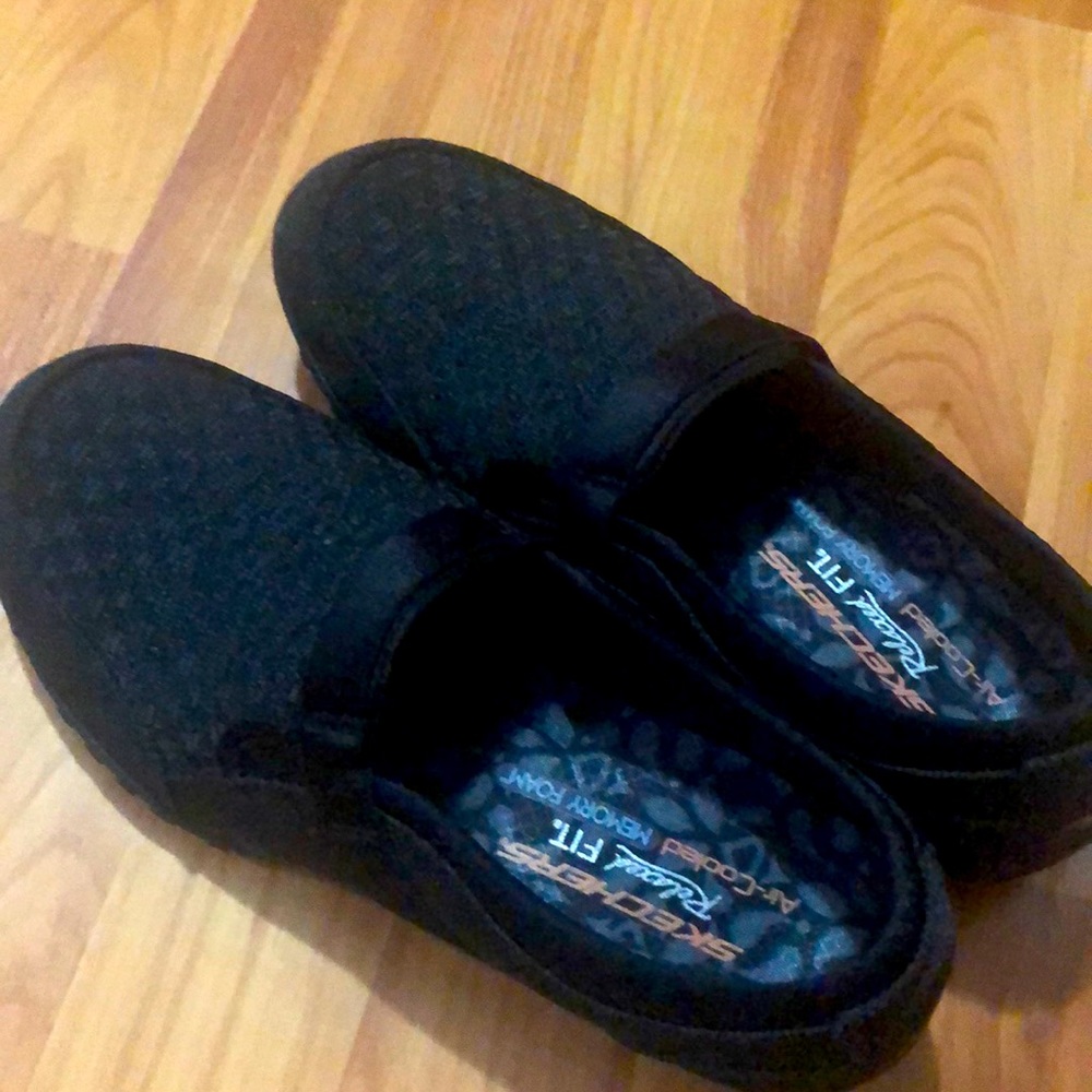 Skechers relaxed fit, size 7, Air cooled memory foam. Man made material